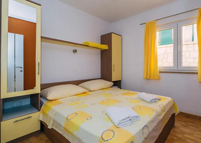 Apartments Center With Free Private Parking