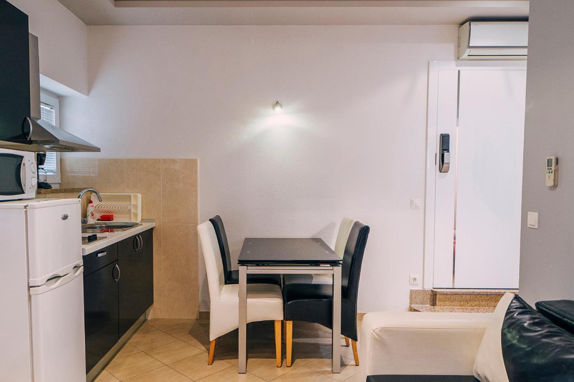Apartment Center With Free Private Parking