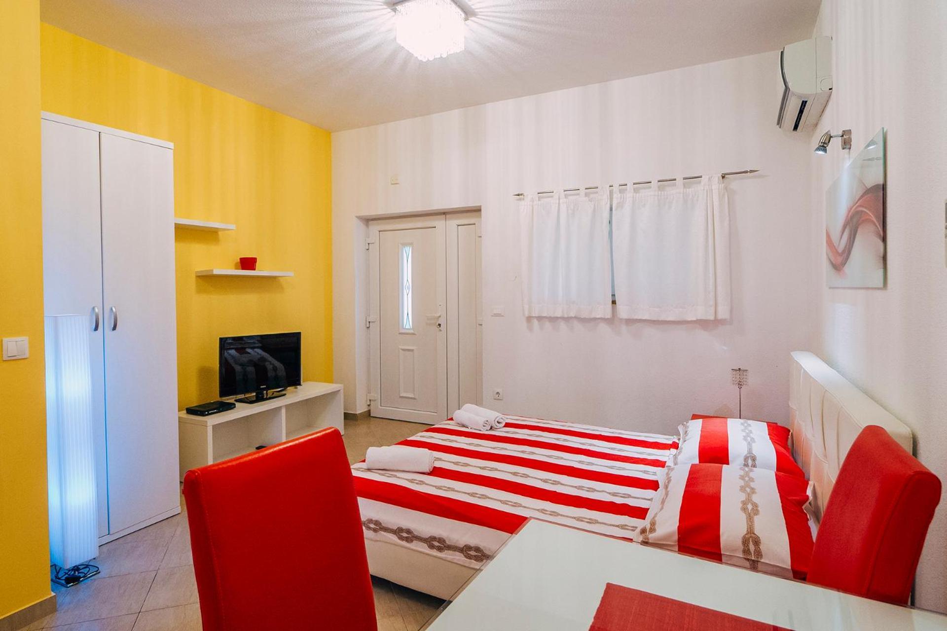 Center With Free Private Parking Apartment