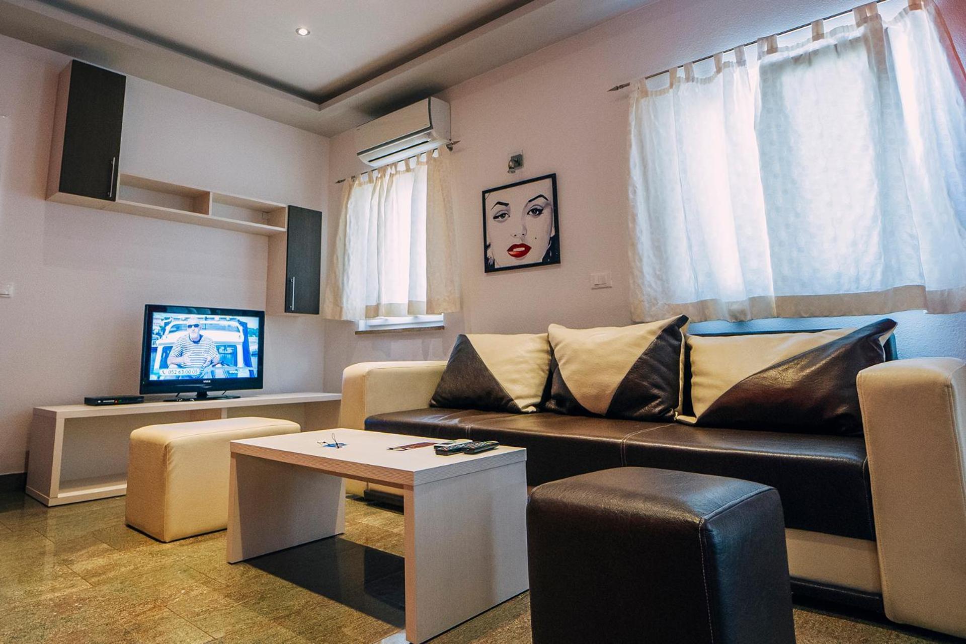 Center With Free Private Parking Apartment *